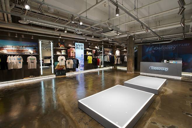 디스커버리 익스페디션 가로수길 팝업스토어 '마이 버킷리스트' 내부 전경 (디스커버리 제공) © 뉴스1