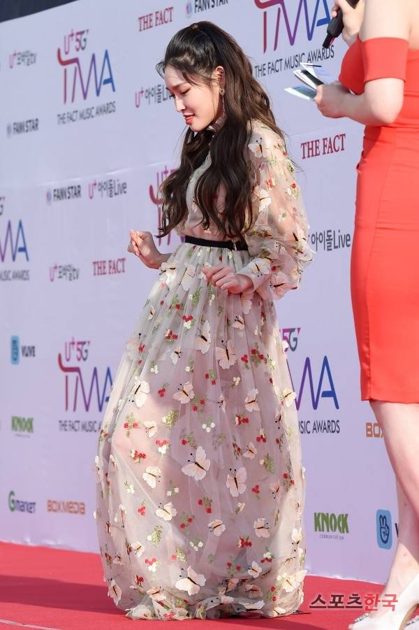 더 팩트 어워즈(TMA)에 참석하고 있는 청하. 사진=조은정 기자 new@hankooki.com