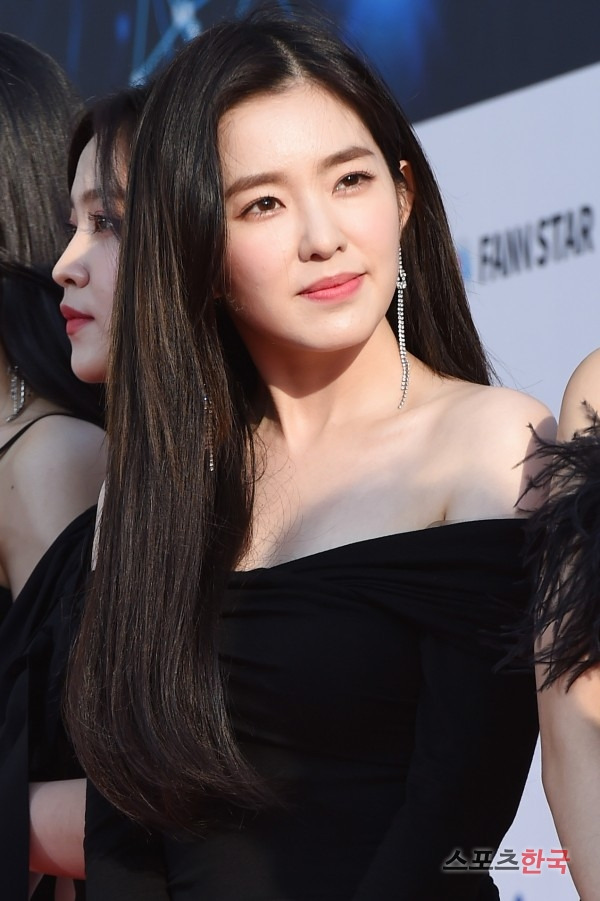 레드벨벳 아이린, 미모 돋보이는 깔끔한 오프숄더