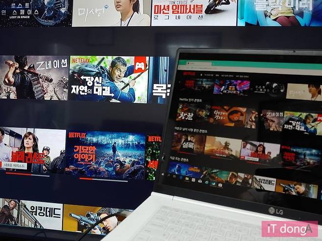 TV와 노트북을 HDMI 케이블로 연결
