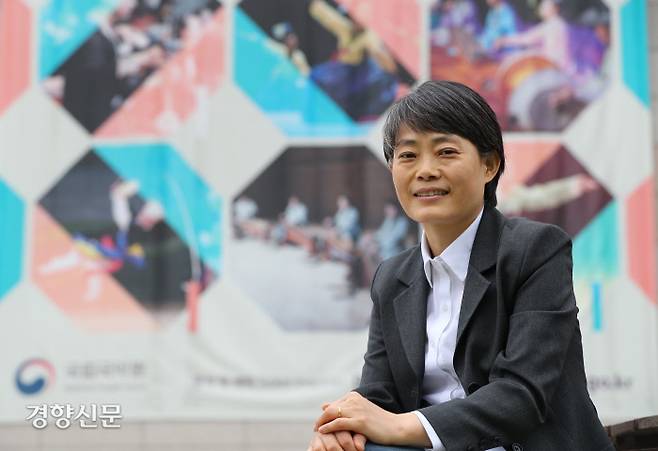 김정희 교수가 서울 서초동 국립국악원에서 애국가의 문제점을 설명하고 있다./이상훈 선임기자