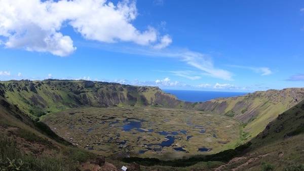 거대한 분화구 라노 카우(Rano Kau) [KBS ‘걸어서 세계속으로’ 제공]
