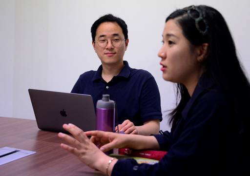 시민단체 '쓰레기덕후' 씽(정승구)씨.(사진 가운데)