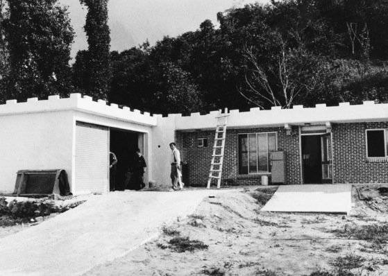 지존파 조직원들이 농가를 개조해 만든 전남 영광군의 아지트. [중앙포토]