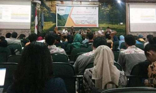 2019년 4월 25일 인도네시아 대학생들이 동(東)칼리만탄주 사마린다에서 산림부 주최로 열린 세미나에 참석하고 있다 [안타라=연합뉴스 자료사진]