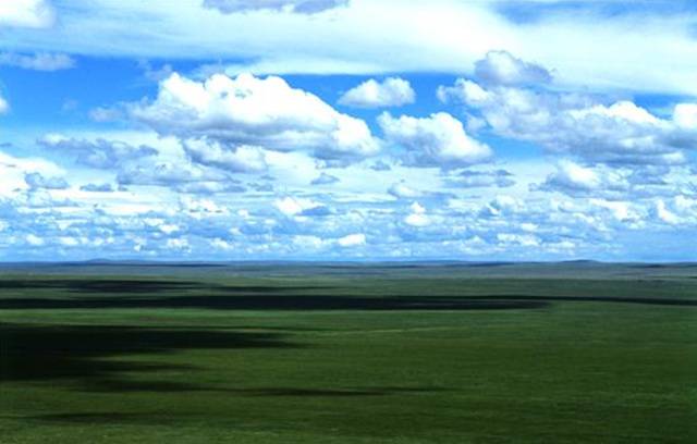 ▲몽골의 대초원. 초원을 지나면 세상에서 가장 거칠고 아름다운 사막이 있다.Ⓒ이평래
