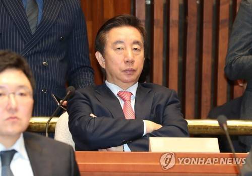 김성태 의원 자유한국당 김성태 의원이 지난 23일 오전 국회에서 열린 긴급 의원총회에 참석해 자리하고 있는 모습.[연합뉴스 자료사진]