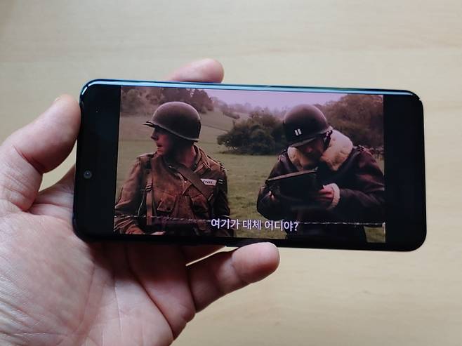 스마트폰으로 왓챠플레이 시청