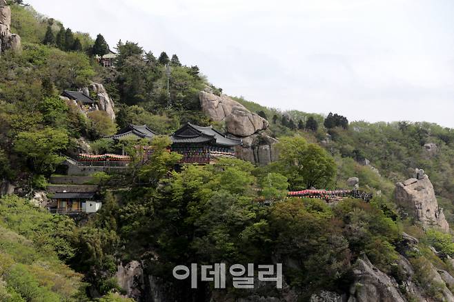 남해 금산 상사엄에서 바라본 보리암