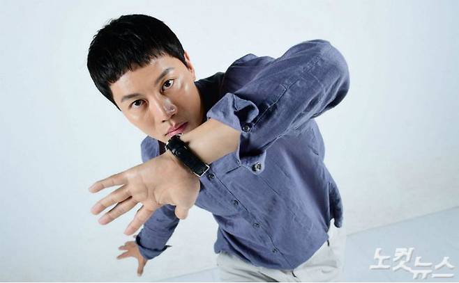 최근 종영한 SBS 드라마 '열혈사제' 에서 장룡(롱드) 역으로 열연을 펼친 배우 음문석이 3일 오후 서울 양천구 CBS노컷뉴스 사옥에서 인터뷰 전 포즈를 취하고 있다. (사진=황진환 기자)