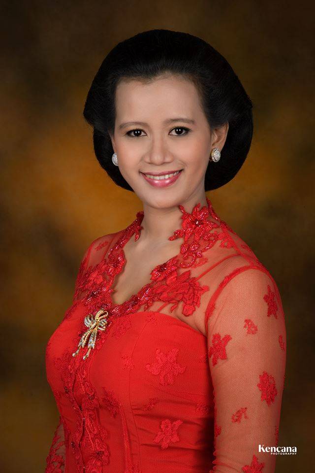 예복을 차려 입은 망쿠부미 공주. 공주는 족자카르타 왕국의 첫 여성 왕위 계승자다. 족자카르타 왕궁 제공