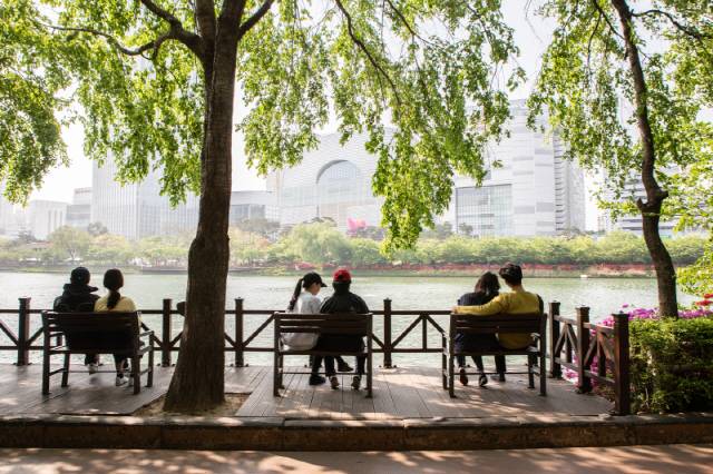 송파구 송파나루공원 석촌호수 동호 산책로. /사진=서울관광재단