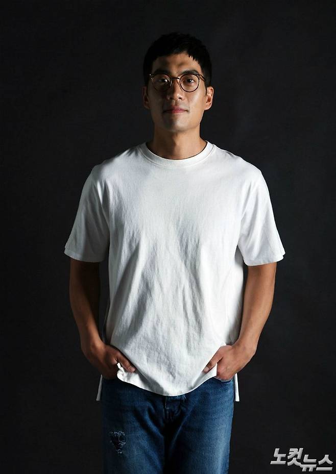 최근 종영한 SBS 드라마 '열혈사제' 에서 태국 출신 중국집 배달원 ‘쏭삭’ 역으로 열연을 펼친 배우 안창환이 8일 오전 서울 양천구 CBS노컷뉴스 사옥에서 인터뷰 전 포즈를 취하고 있다. (사진=황진환 기자)