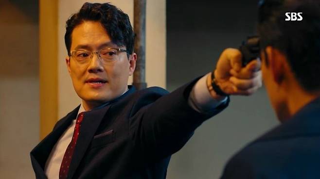 SBS '열혈사제' 속 강석태 검사로 열연한 배우 김형묵 (사진=방송화면 캡처)