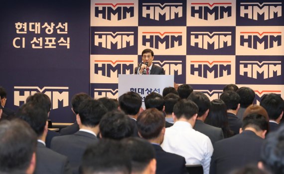 배재훈 현대상선 사장이 20일 서울 연지동 사옥에서 개최된 ‘CI 선포식’에서 기념사를 하고 있다