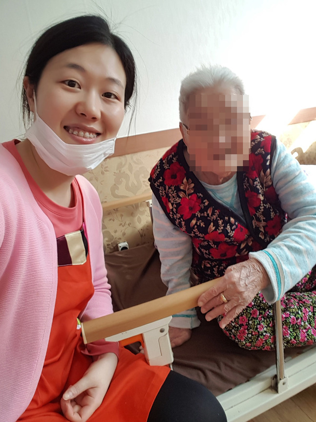 박혜자(가명) 할머니는 매일 기자를 손자며느리라고 부르며 자기 곁에 있어 달라고 졸랐다.