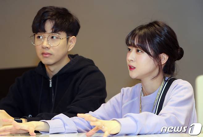 유튜버 '소근커플의 김근명(오른쪽), 이소영 씨가 서울 강남구 삼성동 씨제이 이앤엠에서 뉴스1과 인터뷰하고 있다. 2019.5.20/뉴스1 © News1 구윤성 기자