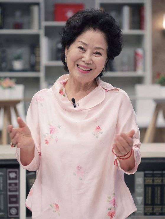 선우용여는 ’직업으로서 배우의 가장 큰 매력은 여러 인생, 다양한 경험을 해볼 수 있는 것“이라고 말했다.