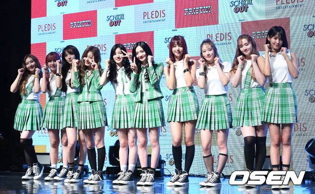 [OSEN=이대선 기자] 23일 오후 서울 서초구 흰물결아트센터에서 걸그룹 프린스틴 두 번째 미니 앨범 ‘스쿨 아웃(SCHXXL OUT) 발매 기념 쇼케이스가 열렸다. 걸그룹 프리스틴이 포토타임을 갖고 있다. /sunday@osen.co.kr