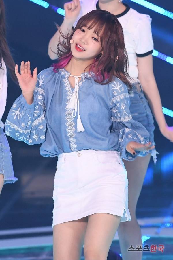 '더쇼' 생방송 공연에 참석한 위키미키 최유정. 사진=윤수정 기자 pic@hankooki.com