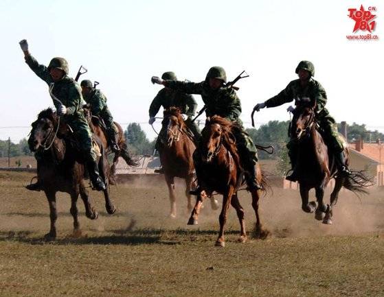 중국 인민해방군 육군 기병대. [사진 Top81.cn]