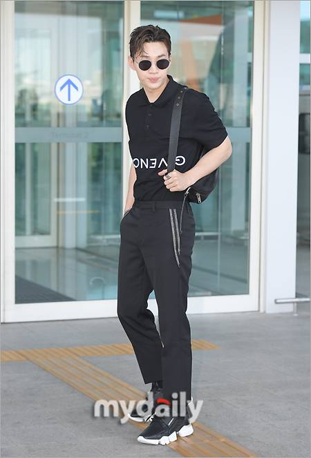 ▲ 헨리 '머리에서 물 떨어질 것 같아'