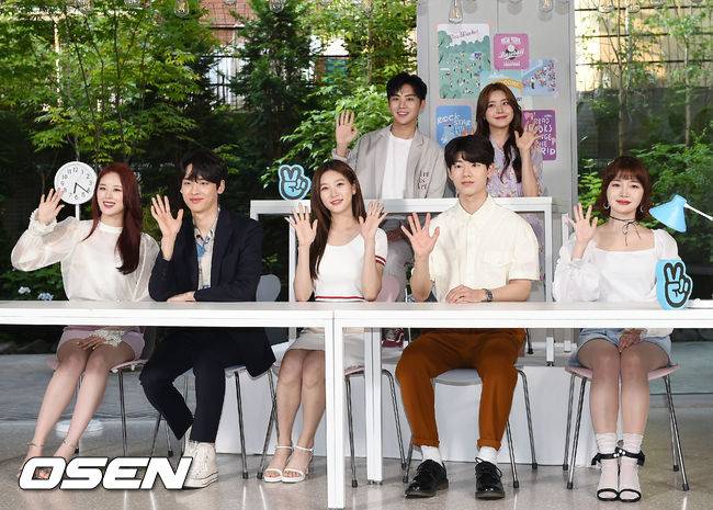 [OSEN=민경훈 기자] 12일 오후 서울 중구 신당동의 한 스튜디오에서 네이버 브이라이브 V오리지널웹드라마 '연애플레이리스트 시즌4' 스페셜라이브 현장 초대행사가 진행됐다.  스튜디오에서 배우 배현성 박정우 김형석 정신혜 이유진 김새론 박시안이 포토타임을 갖고 있다. / rumi@osen.co.kr