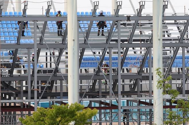 ▲ 축구장 위에 건설된 수구 경기장 ⓒ 연합뉴스