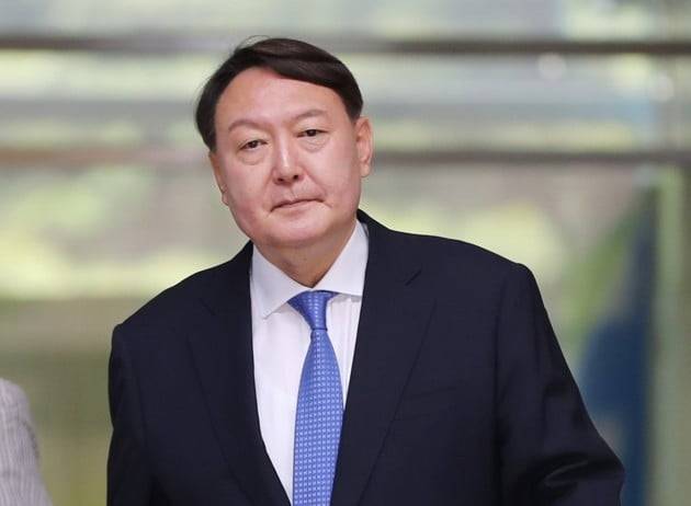 서울 중앙지검 나서는 신임 검찰총장 후보자 [사진=연합뉴스]