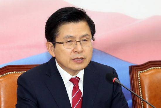 20일 오전 서울 여의도 국회에서 열린 자유한국당 최고위원회의에서 황교안 대표가 발언하고 있다.  뉴시스