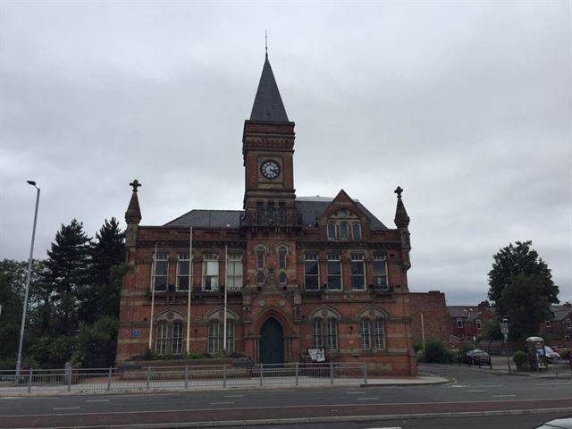 1878년에 지어진 빅토리안풍의 스트렛포드 퍼블릭 홀 외관