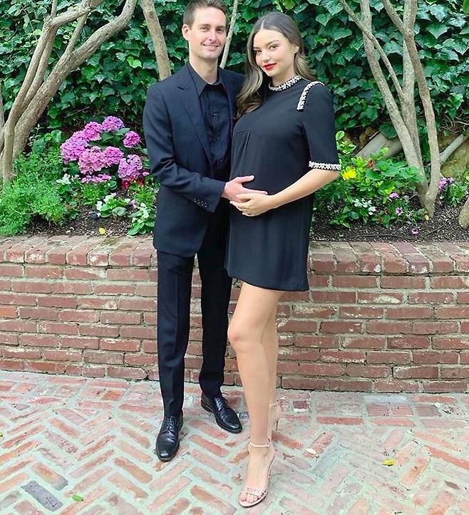 ▲ 미란다 커(오른쪽)와 그의 남편. 출처l미란다커 SNS