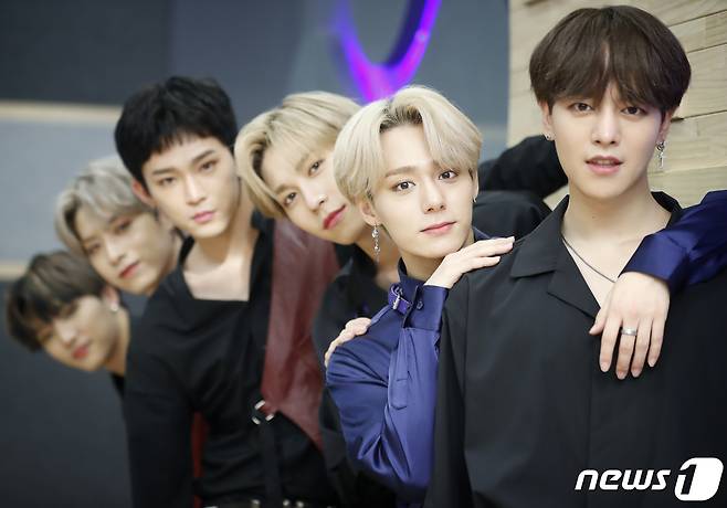 서울 장안동 RBW 사옥. 아이돌그룹 원어스(ONEUS) 환웅 딥풀이. 2019.6.19/뉴스1 © News1 권현진 기자