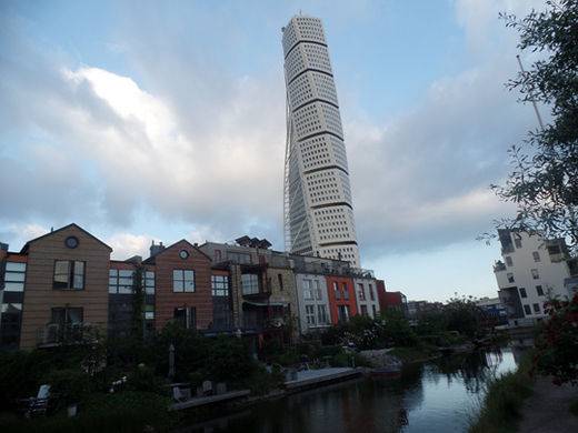 말뫼의 랜드마크인 '터닝 토르소' 뒤편에 위치한 친환경주택단지.