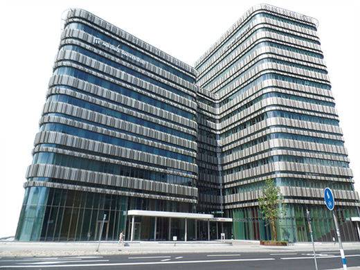 말뫼 혁신의 정점이라고 할 수 있는 말뫼대의 메인 건물. 말뫼에 우수한 인재를 불러들이고 젊은 도시의 이미지를 만드는 데 일조하고 있다.