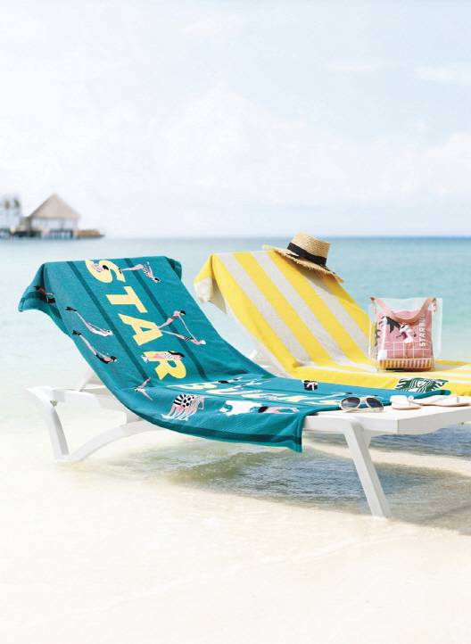 스타벅스 서머 스테이 킷 2019로 제작된 비치타월. (사진=스타벅스커피코리아)