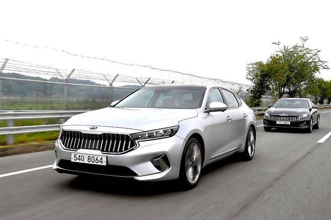 주행 중인 기아차 K7 프리미어.