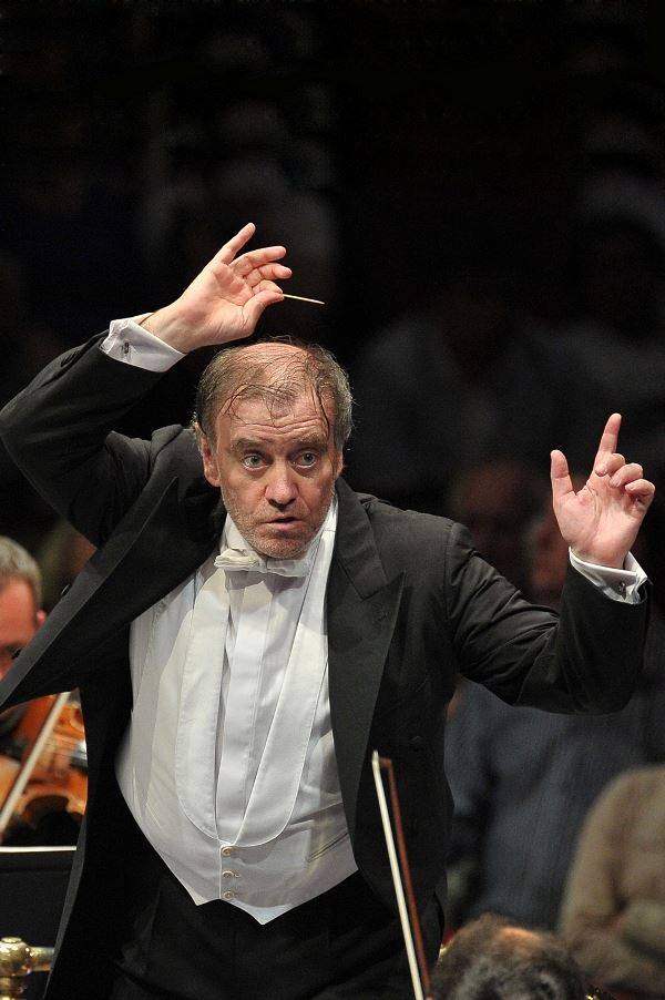 발레리 게르기예프의 지휘봉은 마치 이쑤시개 같다. Chris Christodoulou