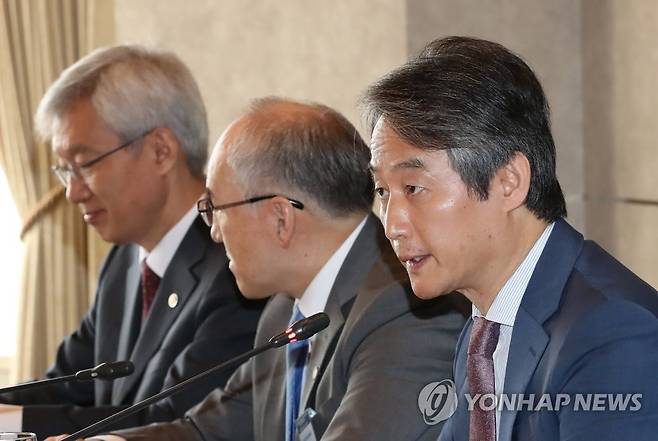 발언하는 안병옥 국가기후환경회의 운영위원장