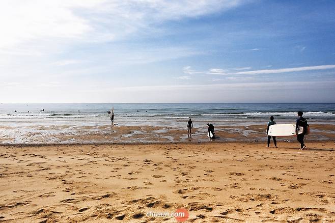 서해에서 유일하게 서핑이 가능한 충남 태안 만리포해변. /양수열 영상미디어 기자