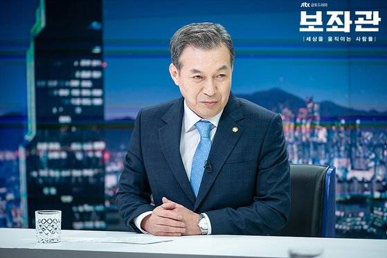드라마 ‘보좌관’에서 법무부 장관 자리를 노리는 송희섭 의원 역할을 맡은 배우 김갑수. [사진 JTBC]