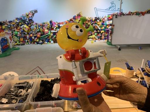 장기숙씨가 만든&nbsp;‘빨간 심장의 소리를 들어보세요’