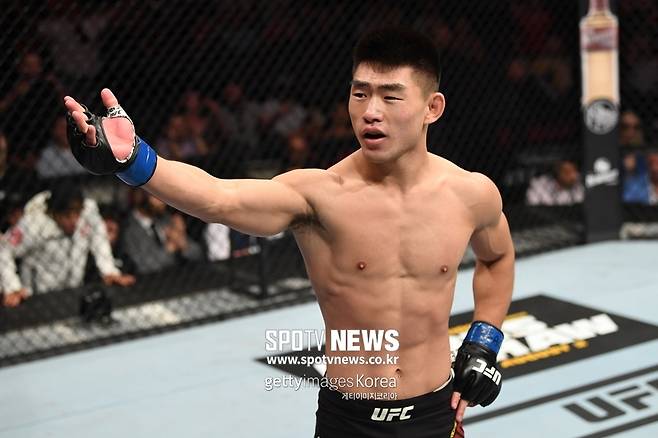 ▲ 중국 출신 UFC 최연소 파이터 송야동이 UFC 네 번째 경기에서도 이겼다. UFC 239 하이라이트는 스포티비나우 홈페이지(www.spotvnow.co.kr)에서 볼 수 있다.