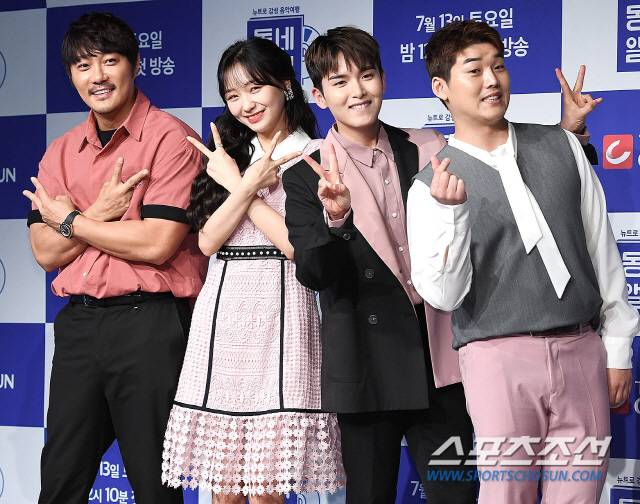 TV 조선 예능프로그램 '동네앨범' 제작발표회가 9일 오후 서울 영등포구 서울마리나 요트클럽에서 열렸다. KCM, 수정, 려욱, 권혁수(왼쪽부터)가 포즈 취하고 있다.  '동네앨범'은 낯선 여행지에 도착한 출연진이 그곳에서 만난 동네사람들과의 이야기를 담아내는 '음악여행' 프로그램이다. 정재근 기자 cjg@sportschosun.com/2019.07.09/