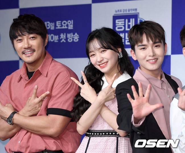 [OSEN=이대선 기자] 9일 오후 서울 여의도 마리나에서 TV CHOSUN 예능 프로그램 '동네 앨범’ 제작발표회가 열렸다.가수 KCM, 류수정, 려욱이 포토타임을 갖고 있다. /sunday@osen.co.kr