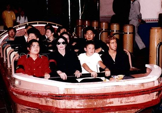 1999년 6월 24일 한국 팬과 신밧드의 모험을 즐기는 마이클 잭슨의 모습. 96년에 이은 두번째 방문이었다. [사진 롯데월드]