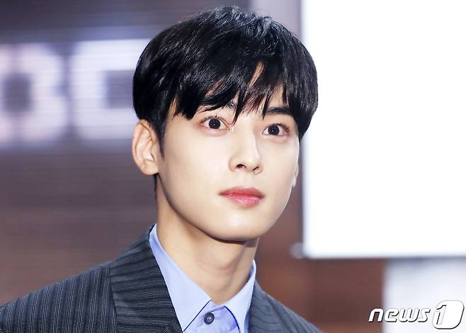 아스트로 차은우가 17일 오후 서울 마포구 상암동 MBC 골든마우스홀에서 열린 MBC 새 수목 미니시리즈 '신입사관 구해령' 제작발표회에 참석하고 있다. '신입사관 구해령'은 조선의 첫 문제적 여사(女史) 구해령(신세경 분)과 반전 모태솔로 왕자 이림(차은우 분)의 '필' 충만 로맨스를 그린 작품이다. 2019.7.17/뉴스1 © News1 권현진 기자