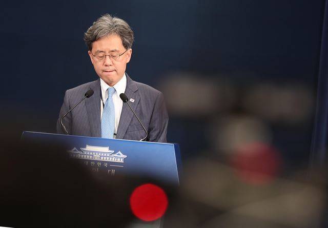 김혅봉 청와대 국가안보실 2차장이 19일 청와대에서 일본의 수출 규제 조치와 관련해 브리핑하고 있다. 김 차장은 "국제법 위반 주체는 우리가 아니라 일본"이라고 강조했다. 류효진 기자