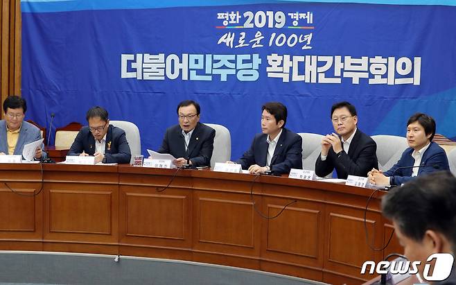 더불어민주당 확대간부회의. 2019.7.24/뉴스1 © News1 이종덕 기자