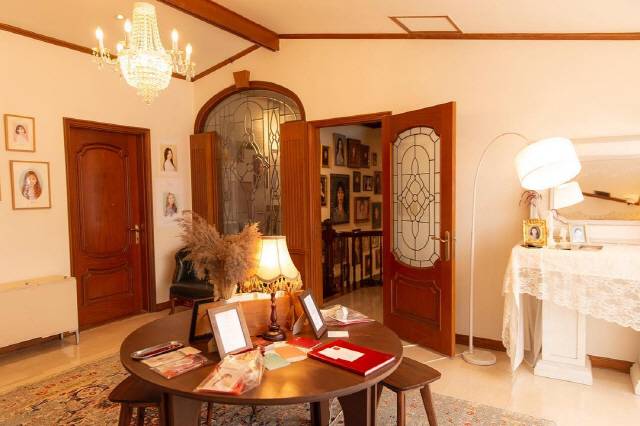 빨간 벽돌 집에는 김시현 작가를 포함한 레코더즈 포토그래퍼들의 작업 공간이 나뉘어져 있다. 각 방마다 조금씩 다른 증명사진의 세계가 펼쳐진다. / 촬영 = 레코더즈